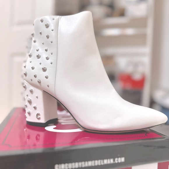 Circus by Sam Edelman Hannah Embellished Faux Leather White Booties - Size 8 - Picture 4 of 8